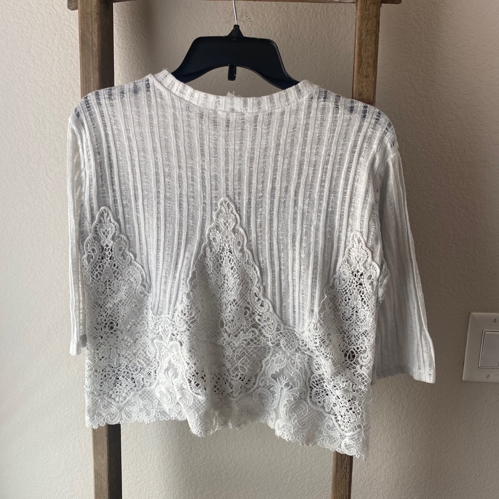 White quarter sleeve top with lace trim size small - Picture 3 of 5